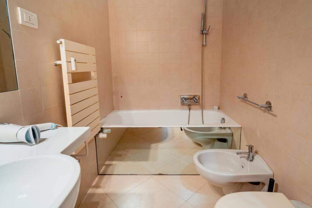 Grand Central Ventimiglia - Wifi & Parking Экстерьер фото