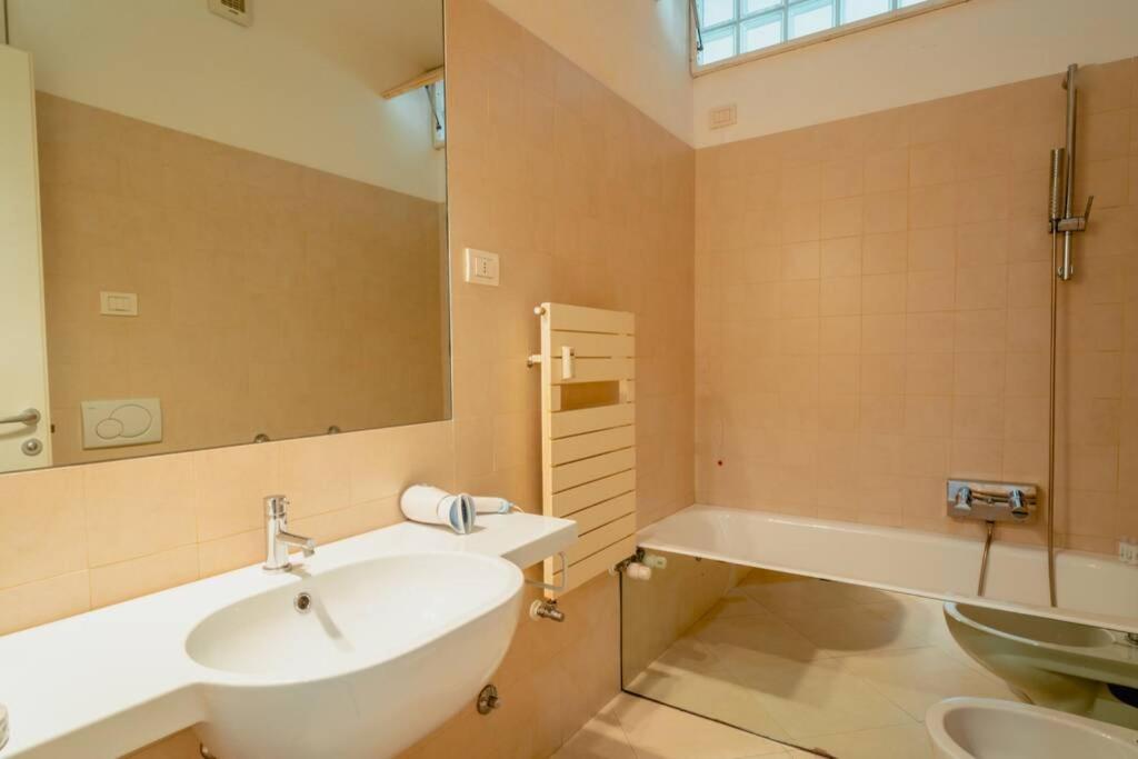Grand Central Ventimiglia - Wifi & Parking Экстерьер фото